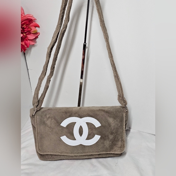 NEW Chanel beauty Precision  Crossbody Bag with Adjustable Strap - Picture 5 of 15